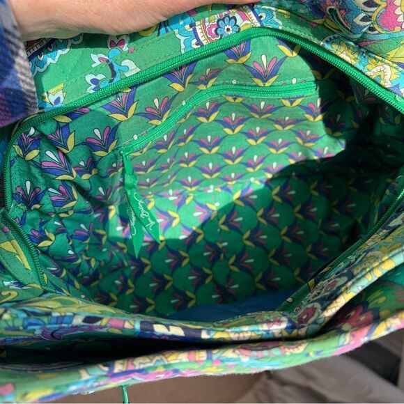 Vera Bradley Handbag/Purse. Emerald Paisley Pattern. Excellent Used Condition. - Picture 7 of 7